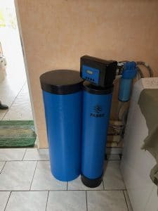Installation d'un adoucisseur d'eau Fabre dans une buanderie à Logron (28)