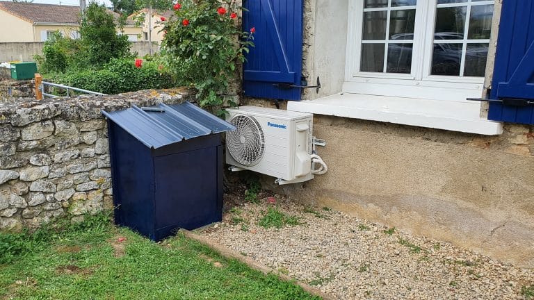 Installation d’un adoucisseur sans raccordement électrique, Ecotech cobalt dans un caisson extérieur à Vouneuil sous Biard (86)